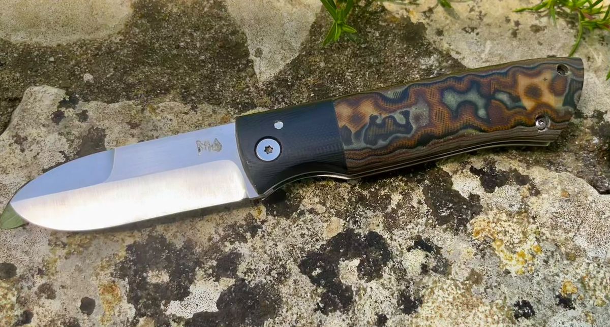Bonsmara friction folder closed showing camo damacarta