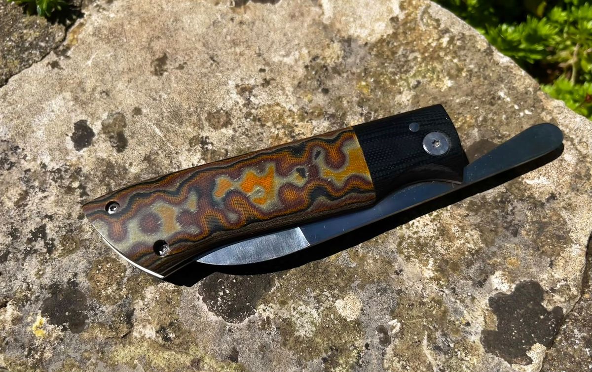 Bonsmara friction folder open with camo damacarta scales