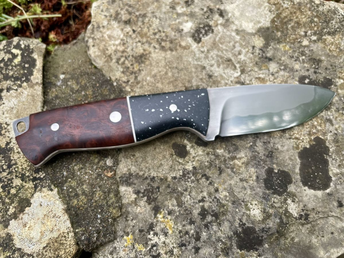 Hunter knife front view